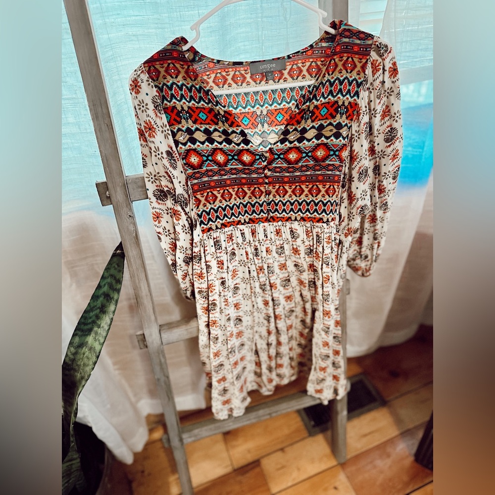 Looking to sell this adorable dress if interested please contact me!